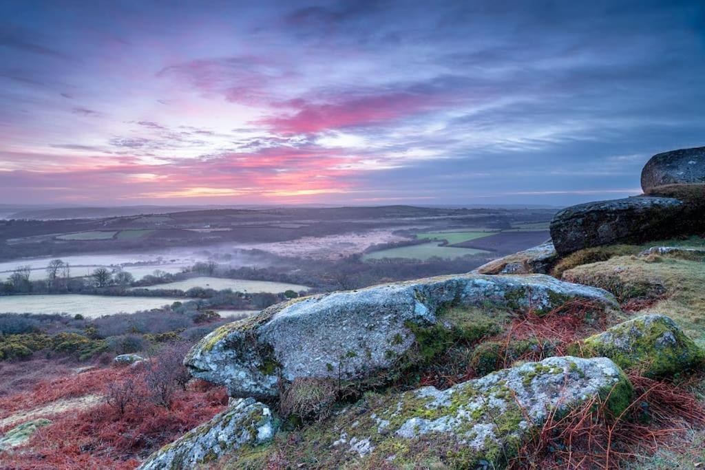 アッシュバートンThe Luxury Dartmoor Den, Dartmoor, Devonアパートメント エクステリア 写真